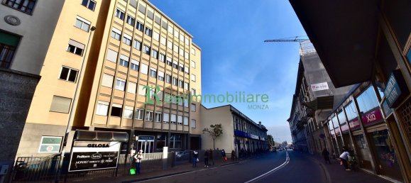 5 rooms Apartment in Monza, Italy No. 143925 15