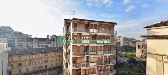 5 rooms Apartment in Monza, Italy No. 143925 8