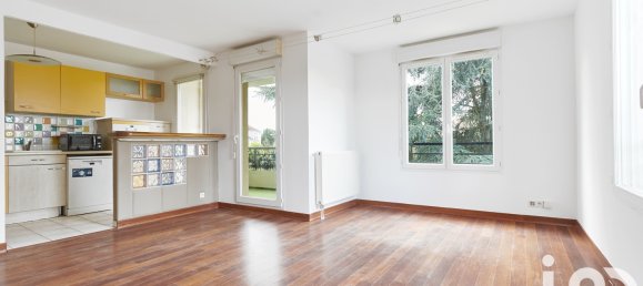 3 rooms Apartment in Guyancourt, France No. 317850 2