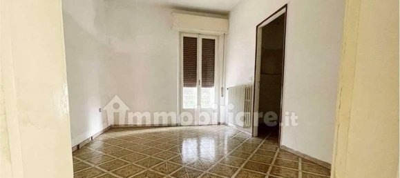 5 rooms Apartment in Modena, Italy No. 27139 2