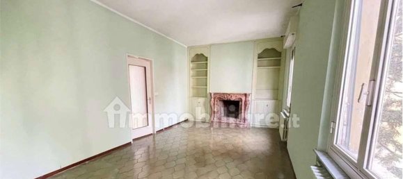 5 rooms Apartment in Modena, Italy No. 27139 3