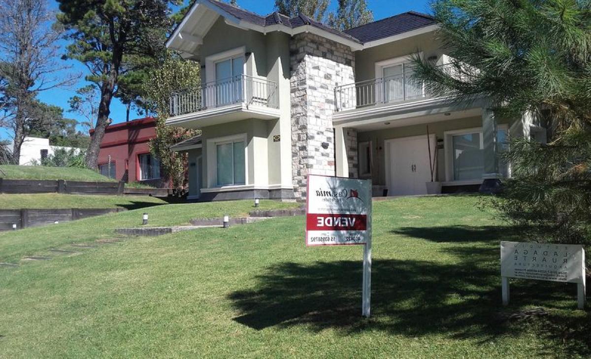 Casa de 5 dormitorios en Mar del Plata, Argentina No. 73649