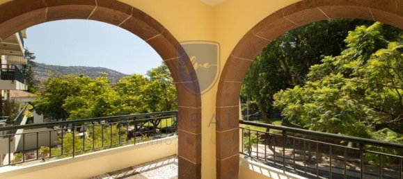 4 bedrooms Villa in Funchal, Portugal No. 140090 2