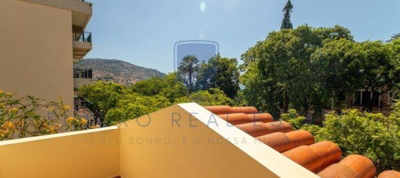 4 bedrooms Villa in Funchal, Portugal No. 140090 10