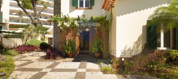4 bedrooms Villa in Funchal, Portugal No. 140090 3