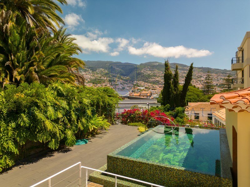 4 bedrooms Villa in Funchal, Portugal No. 140090