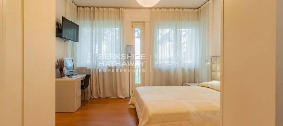 Квартира с 3 спальнями в Кампионе д’Италия, Италия № 59739 46