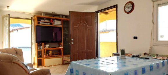 Квартира с 3 комнатами в Фьюмичино, Италия № 46216 5