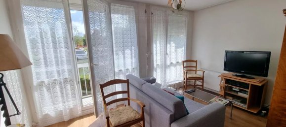 2 bedrooms Apartment in Montargis, France No. 92614 3