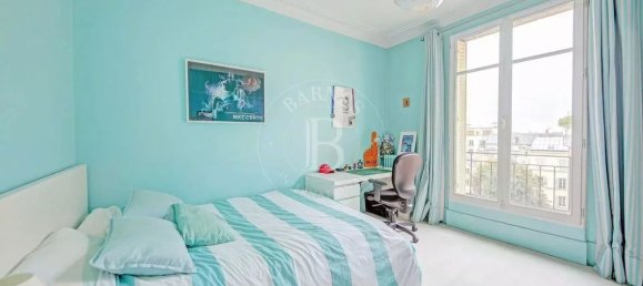 4 bedrooms Apartment in Versailles, France No. 173134 16