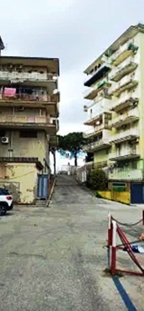 98m² Commercial property in Naples, Italy No. 325233