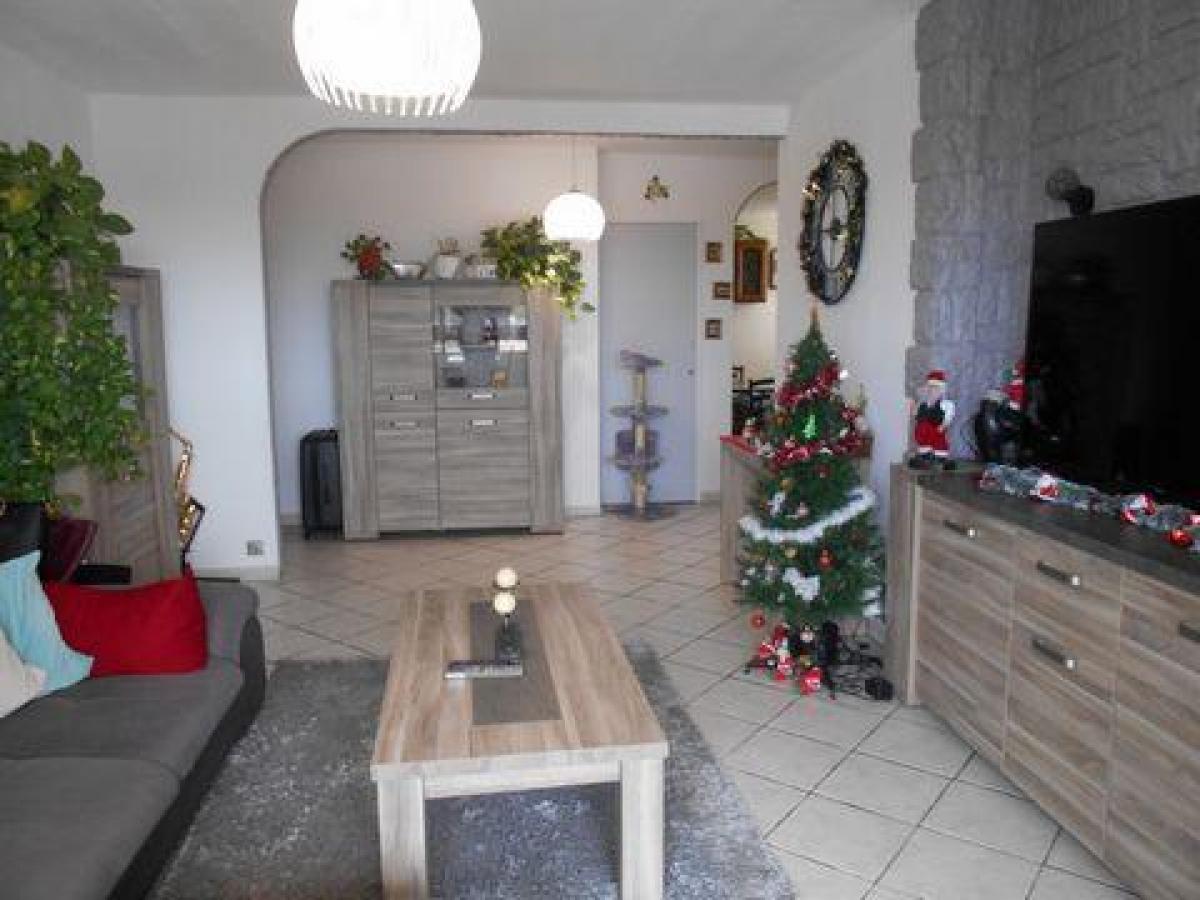 3 bedrooms Condo in Vitrolles, France No. 10241