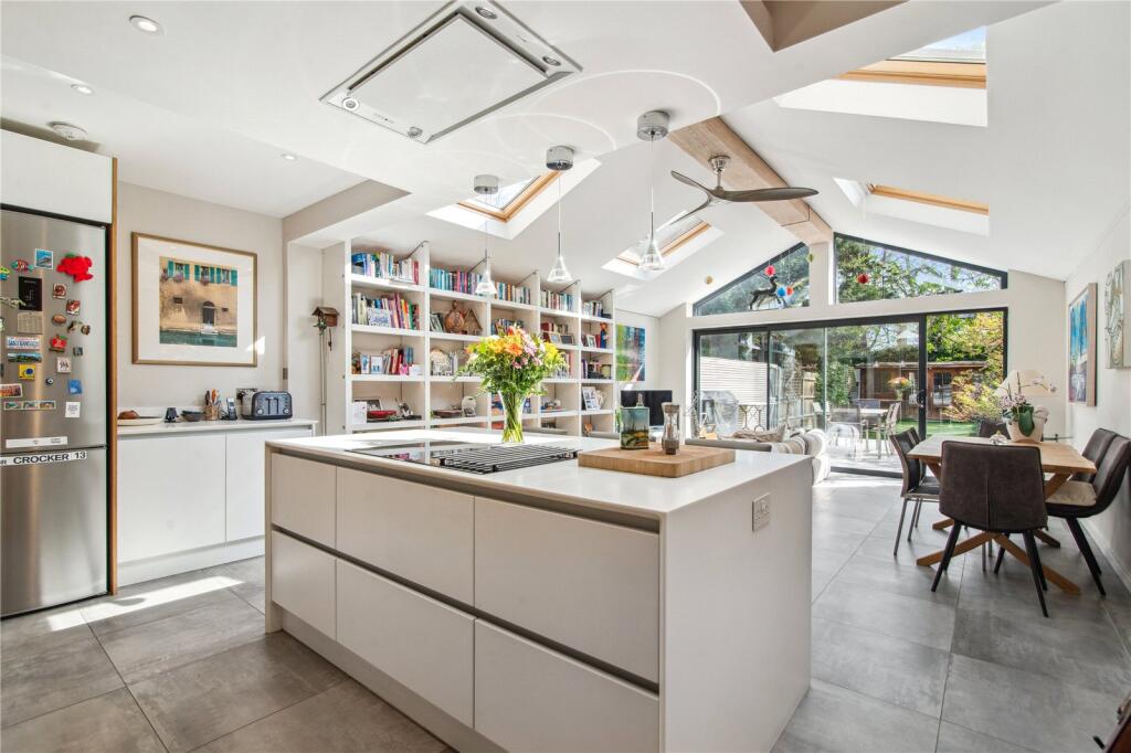 3 bedrooms House in Barnes, United Kingdom No. 5174