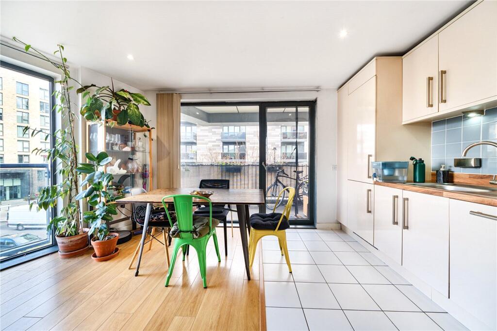 2 bedrooms Apartment in London, United Kingdom No. 3518