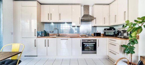 2 bedrooms Apartment in London, United Kingdom No. 3518 4