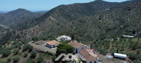 Дом с 18 спальнями в Комарес, Испания № 58096 6