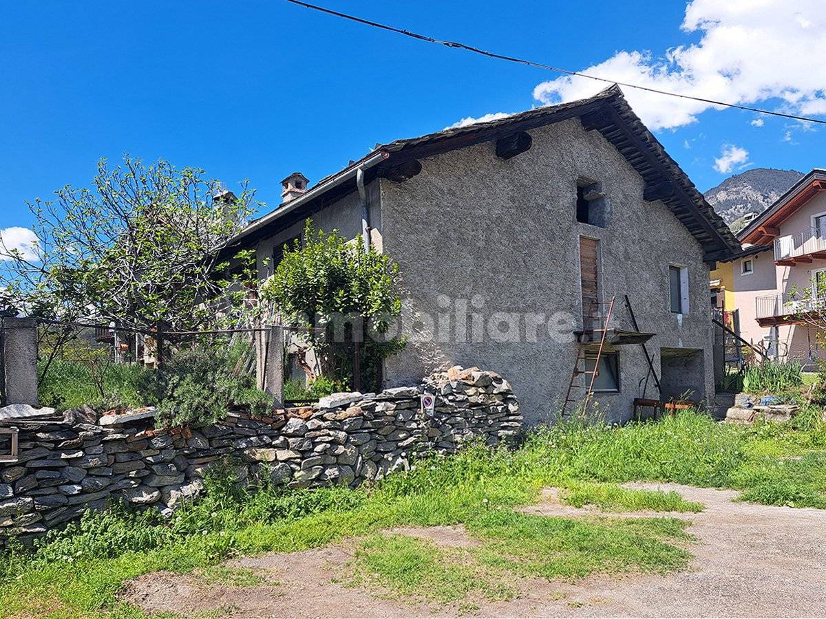 5 rooms House in Saint Pierre, Italy No. 278575