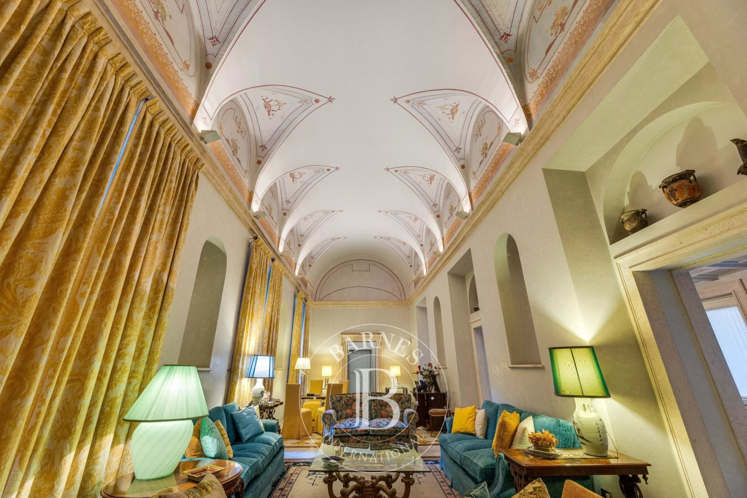 5 bedrooms Apartment in Rome, Italy No. 390801