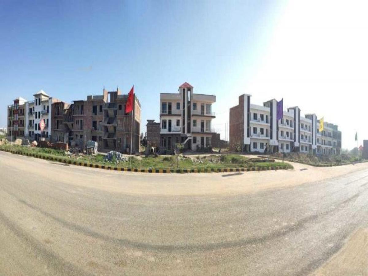 2 bedrooms House in Chandigarh, India No. 23520