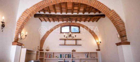 9 rooms House in Pietrasanta, Italy No. 108775 11