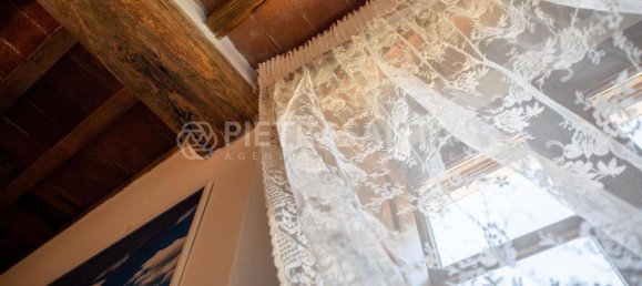 9 rooms House in Pietrasanta, Italy No. 108775 16