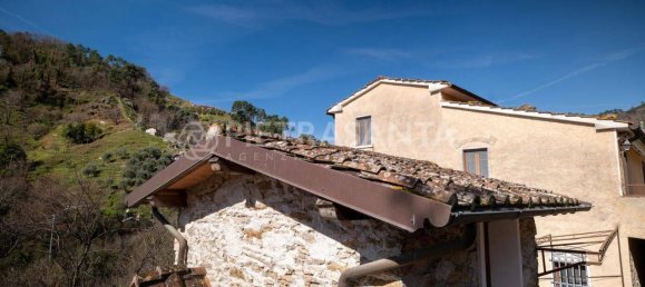 9 rooms House in Pietrasanta, Italy No. 108775 4