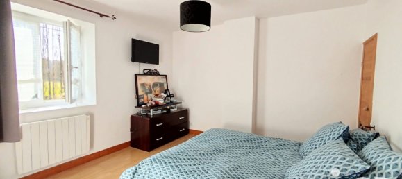 3 bedrooms House in Neuil, France No. 75932 5