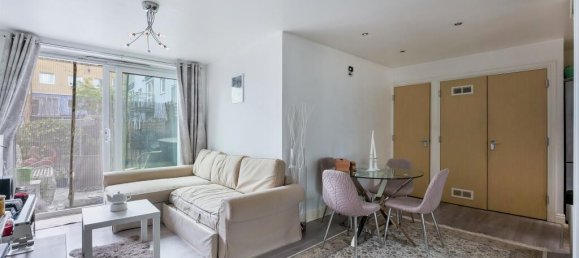 Studio in Feltham, United Kingdom No. 9864 2