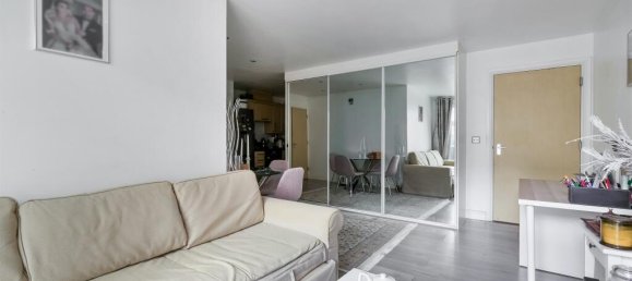 Studio in Feltham, United Kingdom No. 9864 4