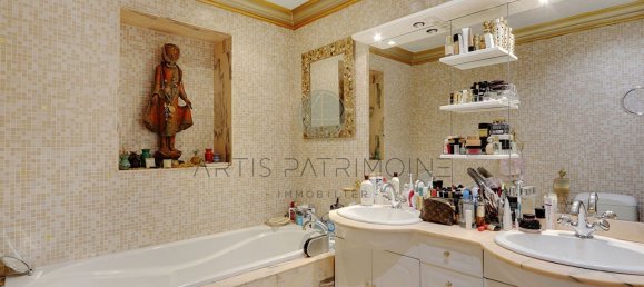 5 bedrooms Apartment in Paris, France No. 113367 6