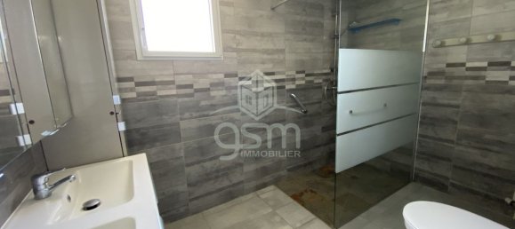 2 bedrooms House in Pouzay, France No. 82316 6