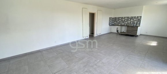 2 bedrooms House in Pouzay, France No. 82316 4