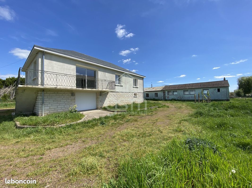 2 bedrooms House in Pouzay, France No. 82316