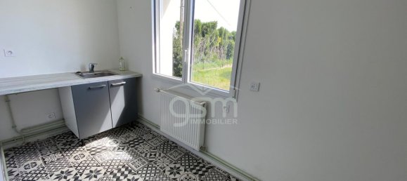 2 bedrooms House in Pouzay, France No. 82316 8