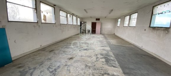 2 bedrooms House in Pouzay, France No. 82316 3