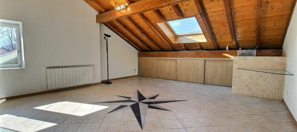 5 bedrooms House in Cluses, France No. 208312 4