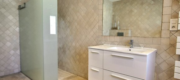 5 bedrooms House in Cluses, France No. 208312 5