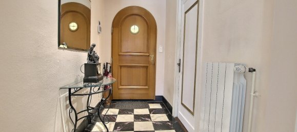 5 bedrooms House in Cluses, France No. 208312 12