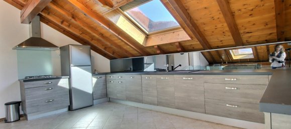 5 bedrooms House in Cluses, France No. 208312 3