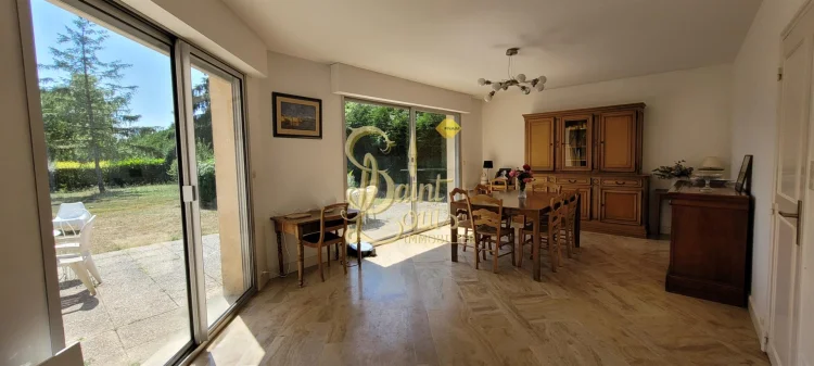 Casa de 5 dormitorios en Richelieu, France No. 318120