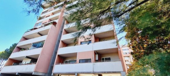 3 rooms Apartment in Rome, Italy No. 232616 2