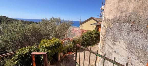 3 bedrooms House in Genoa, Italy No. 287050 2