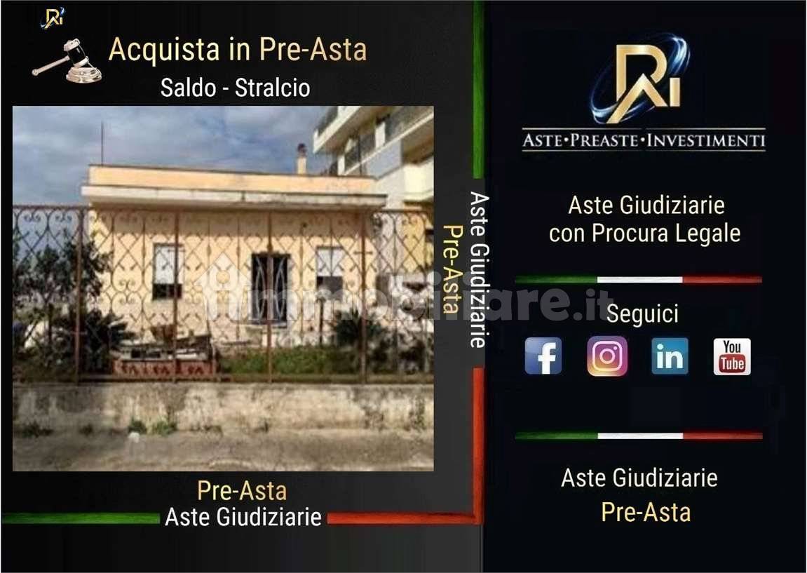 5 rooms Villa in Andria, Italy No. 15804
