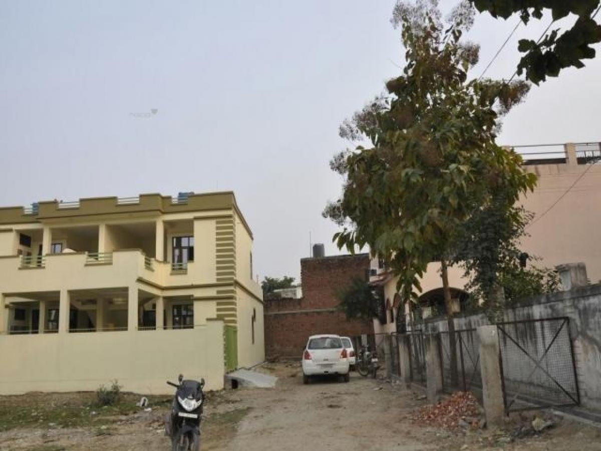 2 bedrooms House in Lucknow, India No. 8133