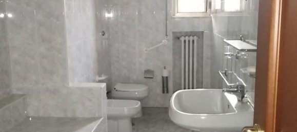 Apartamento de 4 divisões em Bari, Italy N.º 31662 15
