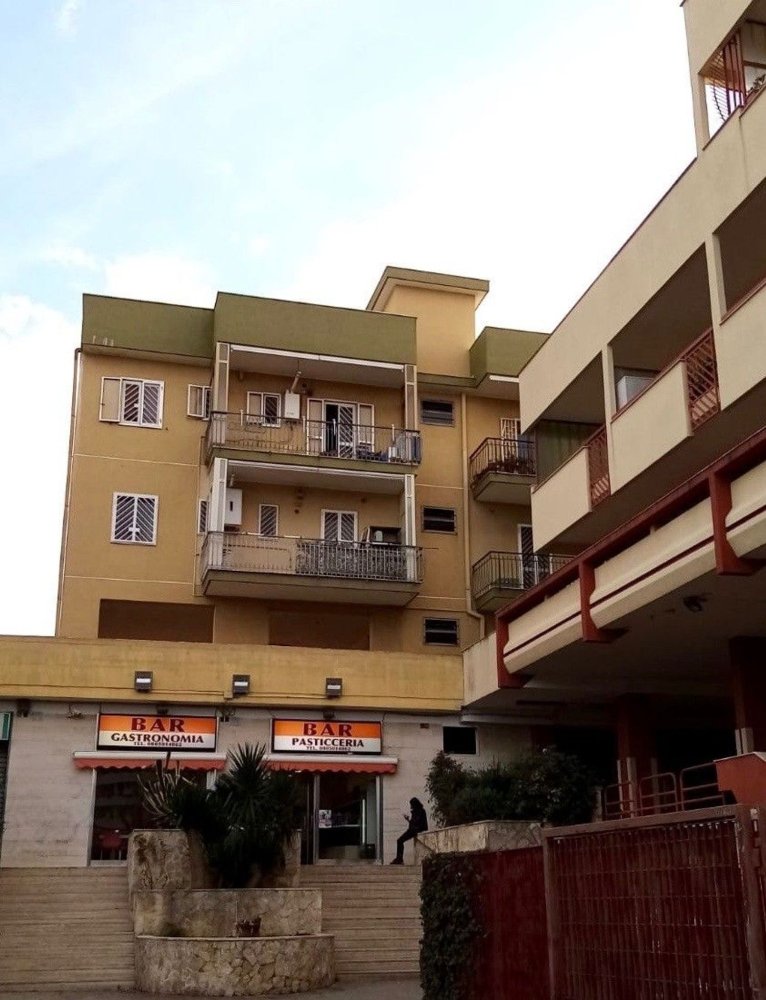 Apartamento de 4 divisões em Bari, Italy N.º 31662