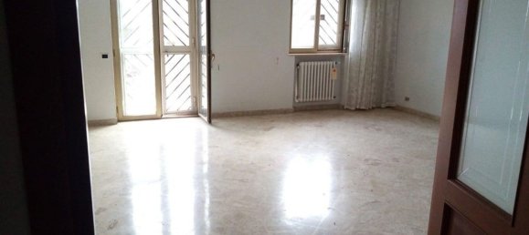 Apartamento de 4 divisões em Bari, Italy N.º 31662 8