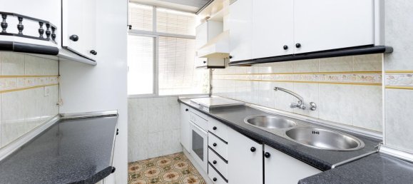 4 bedrooms Apartment in Granada, Spain No. 135438 9