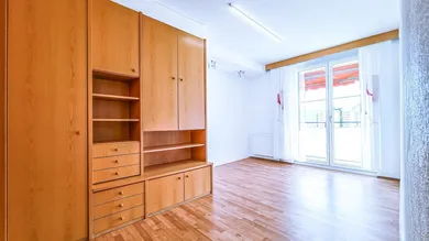 Квартира с 3 спальнями в Инсбрук-Штадт, Австрия № 78117