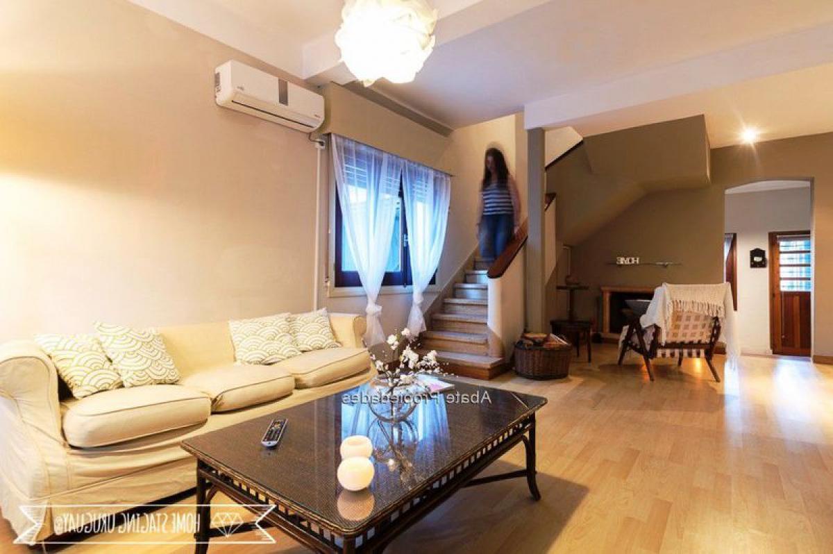 4 bedrooms House in Montevideo, Uruguay No. 5757